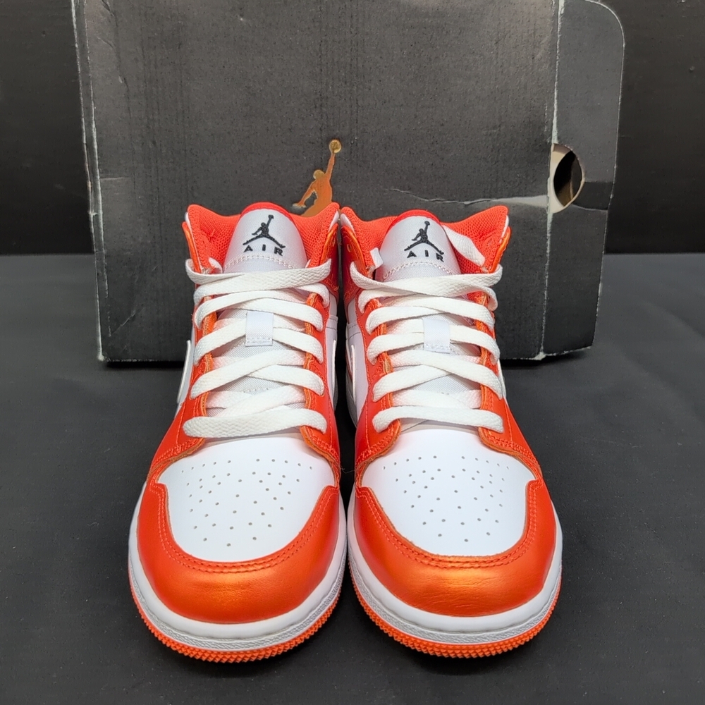 Nike Air Jordan 1 Mid SE Boys Sneaker Shoes Size 4.5Y Metallic Orange DM4228 800 - Picture 4 of 13
